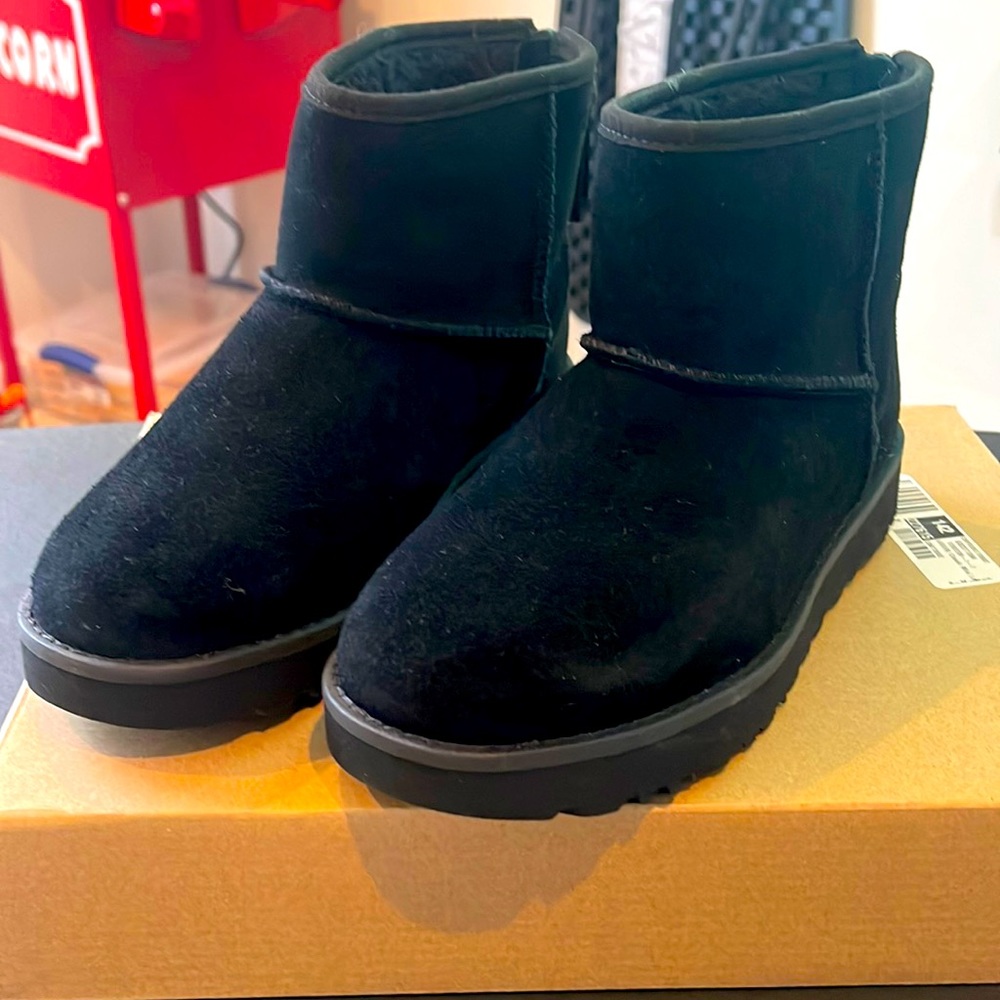 UGG boots, size 6, black